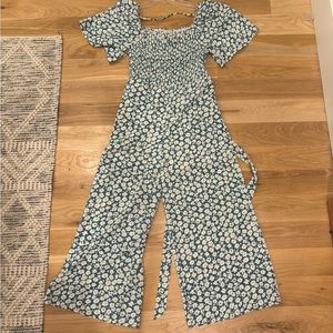 Boutique Women’s floral jumpsuit size Medium
